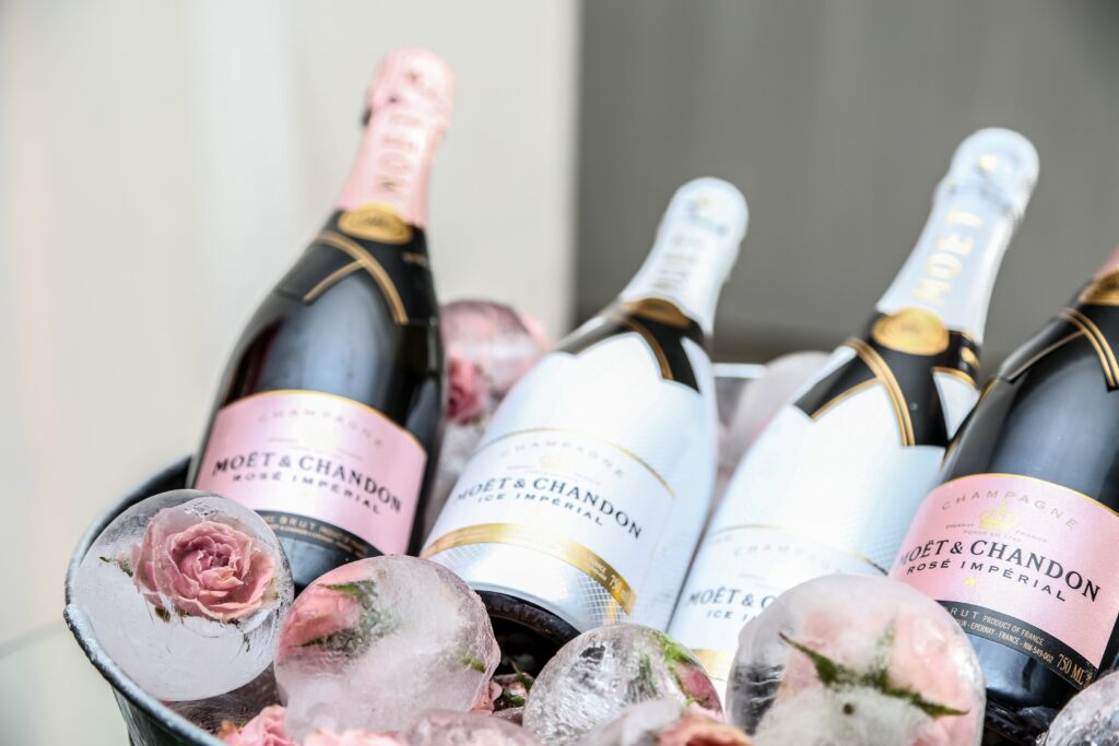 There are three different types of champagnes based on the grape: blanc de blancs, blanc des noirs and rosé champagne. 
