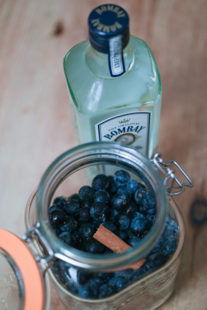 A few steps are needed to make Sloe Gin. Harvesting, washing, piercing, macerating and filtering. 